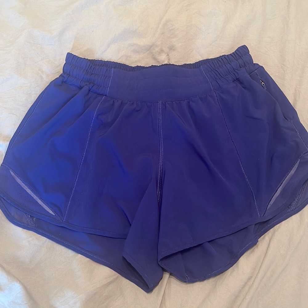Lululemon hotty hot short in size 6 tall